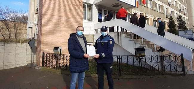 Iaşi: Un bărbat a anunţat Poliţia după ce a găsit 5.000 de euro la un bancomat. Banii rămăseseră în fanta aparatului, după o tranzacţie anterioară nereuşită