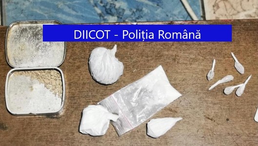 Grupare specializată în distribuţia de heroină, noi substanţe psihoactive (NSP) şi metadonă, care acţiona în Ferentari şi Rahova, destructurată de poliţiştii din Bucureşti şi procurorii DIICOT/ Şase persoane au fost reţinute
