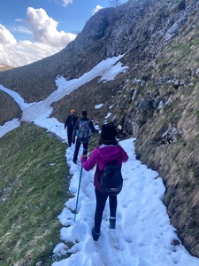 Salvamoniştii au intervenit în cazul a doi tineri care nu au mai putut coborî de pe un traseu din Bucegi din cauza stratului de zăpadă de pe poteci - FOTO