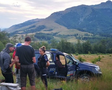 Turistă din Cehia, în stare de inconştienţă din cauza traseului montan dificil, salvată de jandarmi şi salvamontişti, în Caraş-Severin