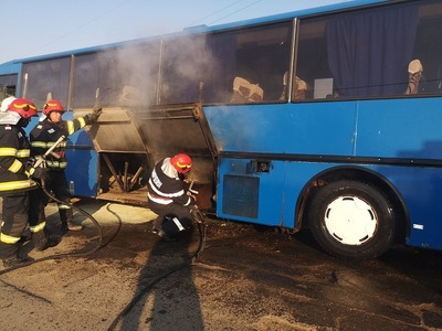 Botoşani: Un autocar în care se aflau 21 de copii a luat foc - FOTO