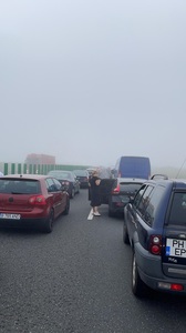 Aglomeraţie pe Autostrada A2 Bucureşti - Constanţa, pe sensul către litoral. Pe unele tronsoane traficul se desfăşoară în coloană. Recomandările poliţiştilor