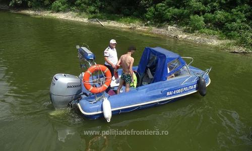 Cetăţean iranian care încerca să treacă Dunărea înot, cu un colac, pentru a intra ilegal în România, salvat de la înec de poliţiştii de frontieră de la Giurgiu 