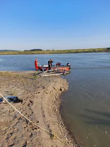 UPDATE - Bacău: Cinci copii care s-ar fi înecat în râul Siret, căutaţi cu două bărci/ Cele cinci victime au fost găsite, dar manevrele de resuscitare nu au dat rezultat, fiind declarat decesul