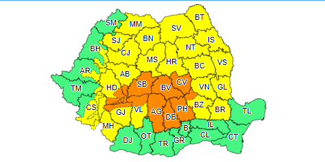 Meteorologii anunţă instabilitate atmosferică temporar accentuată, cantităţi de apă însemnate, descărcări electrice în cea mai mare parte a ţării până luni dimineaţă / Avertizare cod portocaliu pentru sudul Transilvaniei, nordul Olteniei şi al Munteniei 