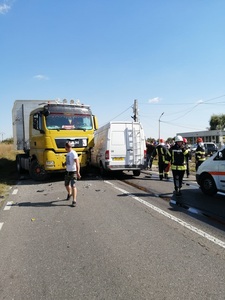 Prahova: Cinci persoane, duse la spital în urma unui accident produs pe DN 1 B - FOTO
