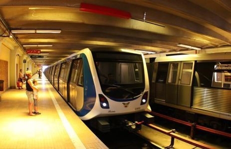 UPDATE - Metrorex - Posibilă tentativă de sinucidere la staţia de metrou Piaţa Unirii 1. Circulaţia trenurilor se desfăşoară cu dificultate/ Poliţia face cercetări