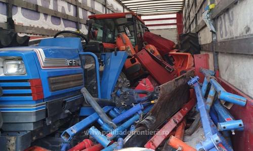 Constanţa: 18 tone de deşeuri din componente de utilaje agricole, descoperite în două autocamioane sosite din Turcia. Marfa era destinată unei firme din România - FOTO, VIDEO