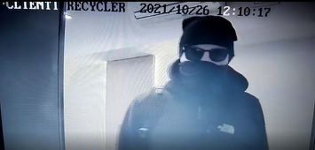 Poliţiştii din Timişoara fac apel la oameni să ajute la identificarea unui bărbat care a luat 6.000 de euro dintr-un bancomat - FOTO, VIDEO