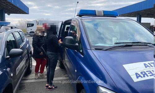 Arad: Un şofer român a încercat să evite carantina, intrând cu maşina pe contrasens la frontieră/ În urmă cu două zile, un alt şofer a folosit aceeaşi metodă