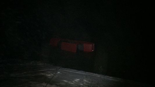 Bacău: O maşină în care se afla o persoană a căzut într-un lac  