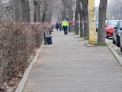 UPDATE - Geantă suspectă, găsită pe un bulevard extrem de circulat din Constanţa/ Zona a fost delimitată/ Poliţiştii au constatat că în geantă erau haine