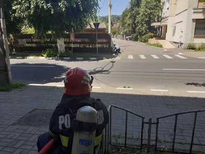 Râmnicu Vâlcea: Zece persoane, evacuate din locuinţe în urma unei avarii la reţeaua de alimentare cu gaz / Zona a fost delimitată, fiind interzisă circulaţia