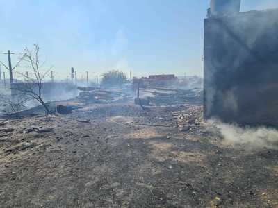 Mehedinţi: Trafic rutier îngreunat în urma unui incendiu de vegetaţie / Intervin pompierii pentru stingerea focului 