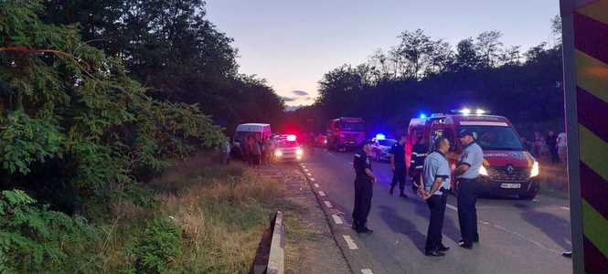 Şapte autovehicule, implicate într-un accident pe DN 11 Braşov – Târgu Secuiesc, în zona localităţii Lunca Câlnicului din judeţul Braşov / Traficul se desfăşoară alternativ