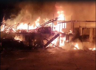 Incendiu puternic la o anexă a unei mănăstiri din judeţul Argeş/ Acolo erau depozitate materiale combustibile - VIDEO