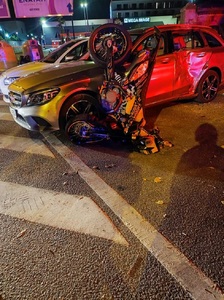 Bucureşti - Un motociclist de 33 de ani a murit după ce motocicleta sa s-a ciocnit cu un vehicul staţionat
