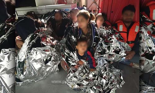 Poliţiştii de frontieră români au salvat 108 persoane, inclusiv 8 copii, din  Irak, Iran, Maroc şi Egipt, aflate pe un iaht care plutea în derivă în Marea Mediterană - FOTO