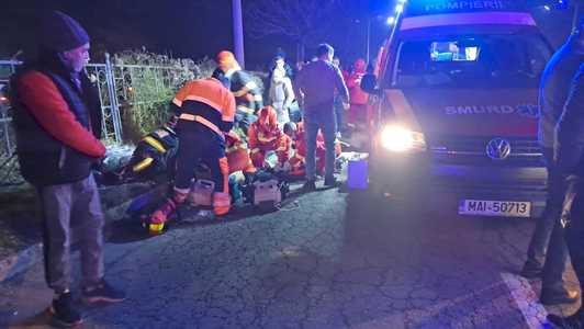 UPDATE - Hunedoara: Şase copii, loviţi de un autoturism, pe trecerea de pietoni/ Unul dintre ei este resuscitat de echipajele medicale/ Şoferul a fugit, fiind prins ulterior de poliţişti/ El nu are permis de conducere şi era băut - FOTO