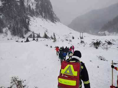 Avalanşă în Făgăraş - Autorităţile din Argeş anunţă că acţiunea de evacuare a turiştilor s-a finalizat. Prefectul de Argeş: În urma celei de-a doua avalanşe, pădurea de pe un versant întreg a fost rasă
