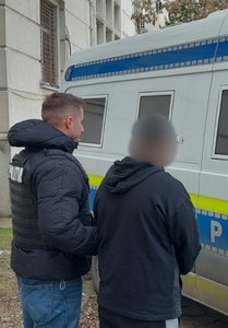 Dolj: Bărbat din Craiova, dat în urmărire internaţională pentru că a încercat să jefuiască mai multe ATM-uri din Germania, prins de poliţişi

