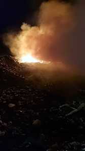 Incendiu la groapa de gunoi de la Ţuţora, unde sunt colectate deşeurile din municipiul Iaşi - FOTO, VIDEO