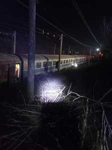 Accident de tren în Teleorman – O linie este în continuare blocată de două vagoane încărcate cu autoturisme avariate / Traficul de călători nu este afectat