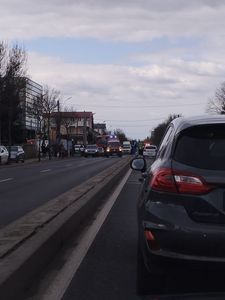 UPDATE - Ilfov - Două adolescente au fost lovite de maşină pe o stradă din Chitila, ambele fiind transportate la spital