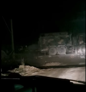 Vagon care făcea parte din componenţa unui tren care transporta tehnică militară, deraiat în judeţul Braşov - VIDEO