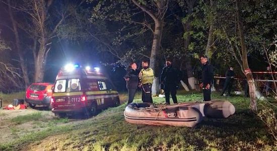 UPDATE - Timiş: O barcă cu 12 persoane s-a răsturnat în râul Mureş, 7 persoane fiind recuperate / Un copil a fost scos din apă, însă medicii au declarat decesul / Doi copii şi doi adulţi, încă dispăruţi - VIDEO
