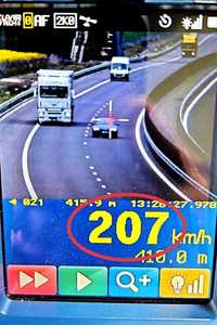 Braşov: Tânăr cu permis de conducere de mai puţin de o lună, înregistrat de radar circulând cu viteza de 207 kilometri pe oră