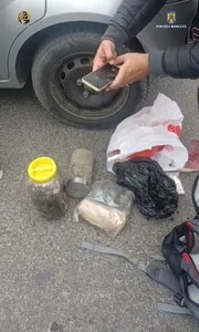Vrancea: Două persoane, reţinute pentru trafic de droguri/ Unul dintre suspecţi, prins când transporta circa 5 kilograme de MDMA, în valoare de peste 150.000 de euro, pentru a vinde drogurile în Bucureşti