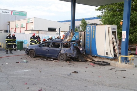 Dosar penal în urma exploziei de la staţia de alimentare cu gaz comprimat din Ilfov. Poliţişti fac ancheta după ce un angajat al staţiei a murit
