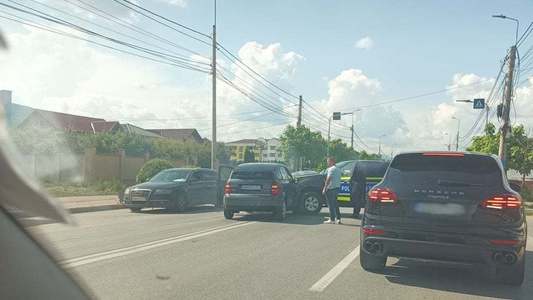 Autospecială a Poliţiei, implicată într-un accident rutier în Alba Iulia
