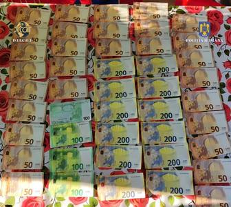 Neamţ: 19 percheziţii pentru destructurarea unei grupări specializate în falsificarea de bani, care a reuşit să plaseze peste 72.000 de euro în bancnote contrafăcute