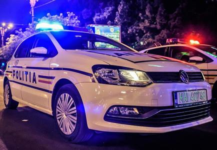 Maramureş: Poliţiştii caută o persoană care joi a furat 10.000 de lei şi 200 de euro din seiful unei săli de jocuri, după ce a ameninţat-o cu un cuţit pe vânzătoare
