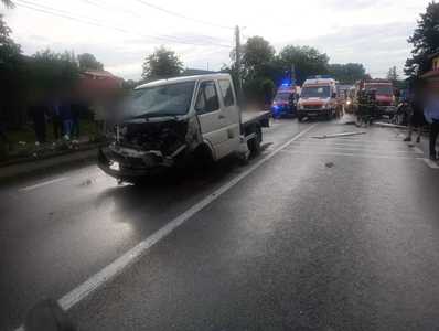 Nouă persoane, implicate într-un accident rutier produs în Caraş Severin. Trei dintre victime au fost duse la spital. Printre răniţi se numără şi un copil
