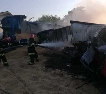 UPDATE - Două camioane cu cereale s-au ciocnit pe DN 2A, în Ialomiţa, fiind cuprinse de un incendiu/ Două persoane au fost rănite/ Traficul este blocat - FOTO