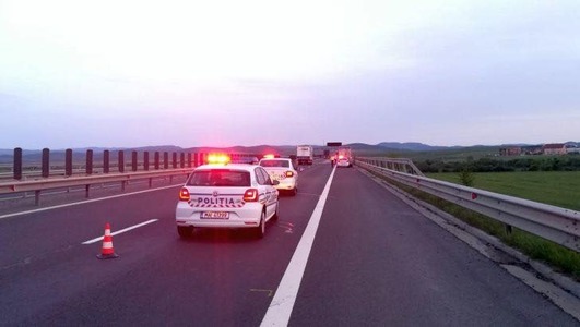 Hunedoara: Pieton lovit mortal de o maşină, pe autostradă/ Circulaţia este restricţionată