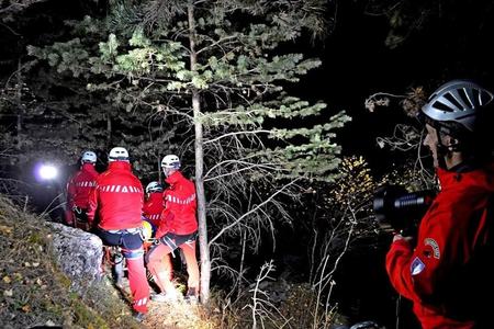 Biciclist rănit pe un traseu montan din Maramureş / El a cerut ajutor după ce i-a intrat o creangă în gambă