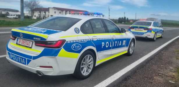 Un poliţist din Drobeta Turnu Severin este suspectat că a furat borseta unui bărbat implicat într-un accident rutier/ El a fost dat afară din Poliţie