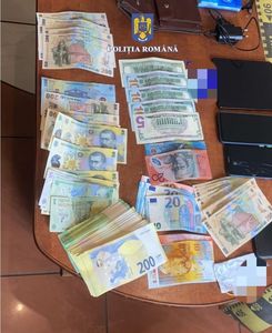 Percheziţii în judeţele Caraş – Severin şi Mureş într-un dosar privind furtul a aproximativ 35.000 de euro, 20.000 de lei şi al mai multor bijuterii. Un bărbat din Mureş a fost reţinut sub acuzaţia de furt calificat   - FOTO