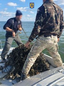 Peste 400 de kilograme de peşte, dintre care zece kilograme de sturion, confiscate de poliţişti, în urma unei acţiuni pentru combatarea braconajului piscicol, în Delta Dunării şi la Marea Neagră - FOTO
