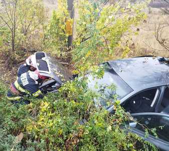 Două accidente cu trei victime au avut loc, sâmbătă după amiază, pe drumul european 85, în judeţul Ialomiţa. În unul dintre ele a fost implicat un autocar cu 15 pasageri - FOTO
