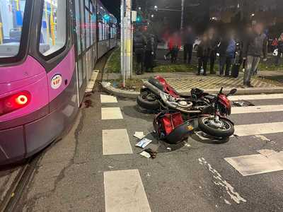 Tânăr rănit într-un accident rutier produs în municipiul Cluj-Napoca / Au fost implicate un tramvai şi o motocicletă

