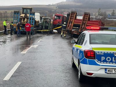 DN 13, blocat în zona localităţii Rupea din judeţul Braşov, în urma unui accident rutier - FOTO
