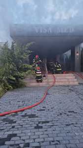 Incendiu la sauna unei clinici de recuperare din Mamaia / O persoană aflată în clădire a ieşit până la sosirea pompierilor / Aceasta a suferit un atac de panică, dar a refuzat transportul la spital