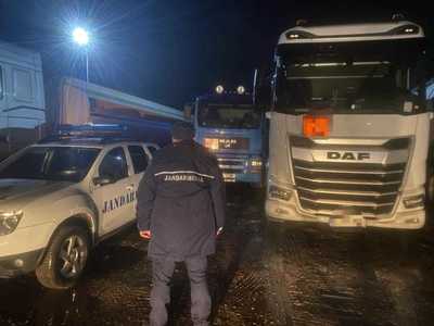 Prahova: Doi şoferi, prinşi în flagrant în timp ce furau dintr-o cisternă aproape o tonă de combustibil 