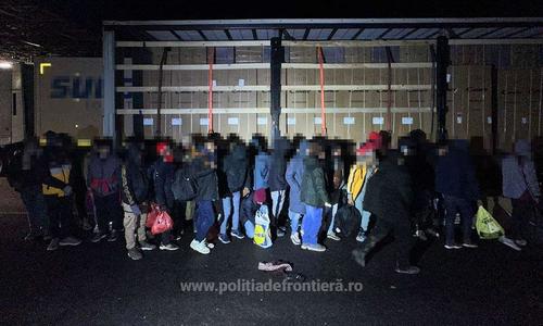 Arad: 145 de cetăţeni străini, prinşi de poliţiştii de frontieră când încercau să treacă în Ungaria, ascunşi în cinci mijloace de transport