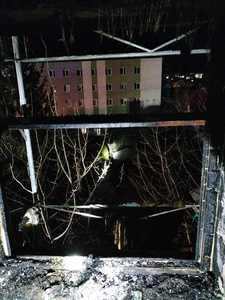 Suceava: 70 de persoane, evacuate dintr-un bloc de locuinţe, după ce o garsonieră a luat foc